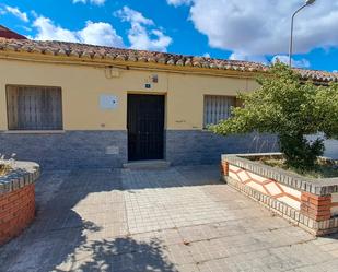 Exterior view of House or chalet for sale in Puertollano