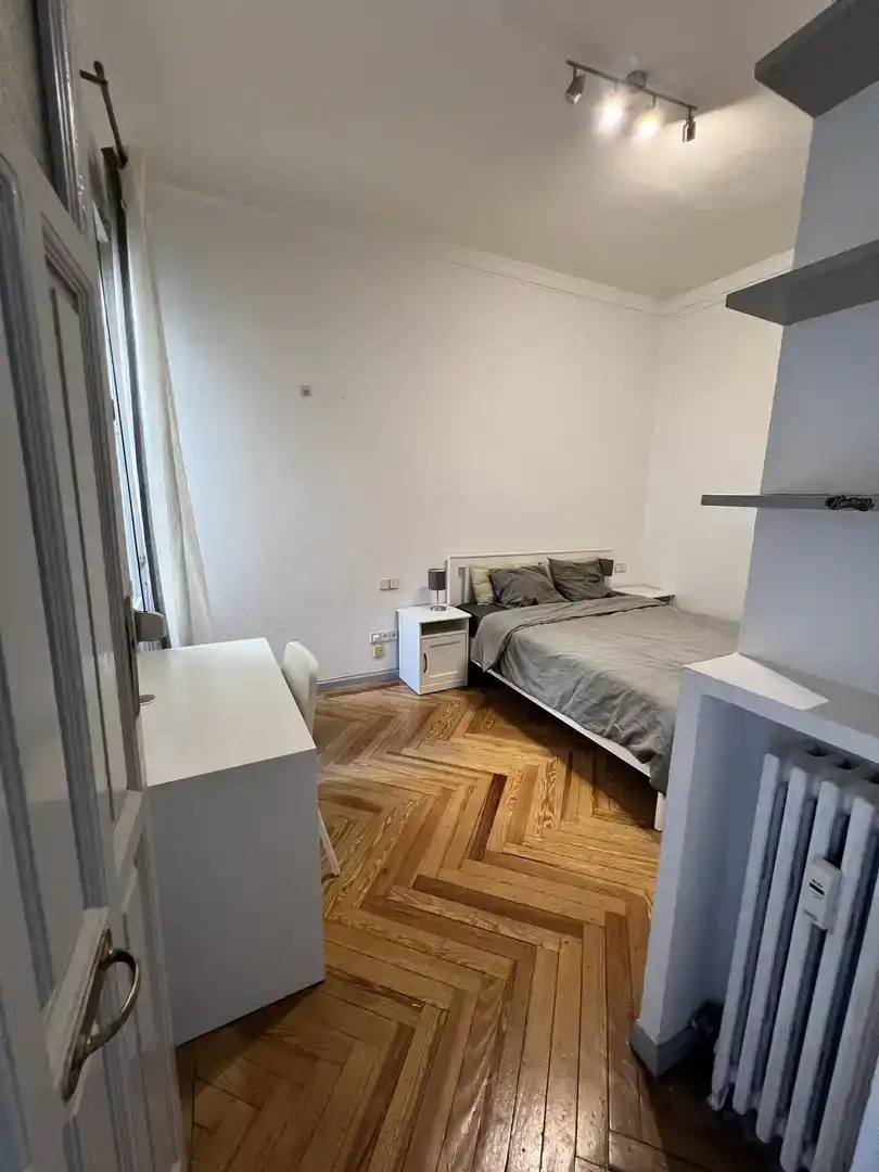 Bedroom of Flat for sale in  Madrid Capital  with Air Conditioner and Balcony