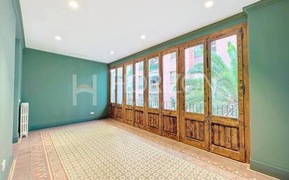 Flat for sale in  Barcelona Capital  with Air Conditioner, Parquet flooring and Balcony