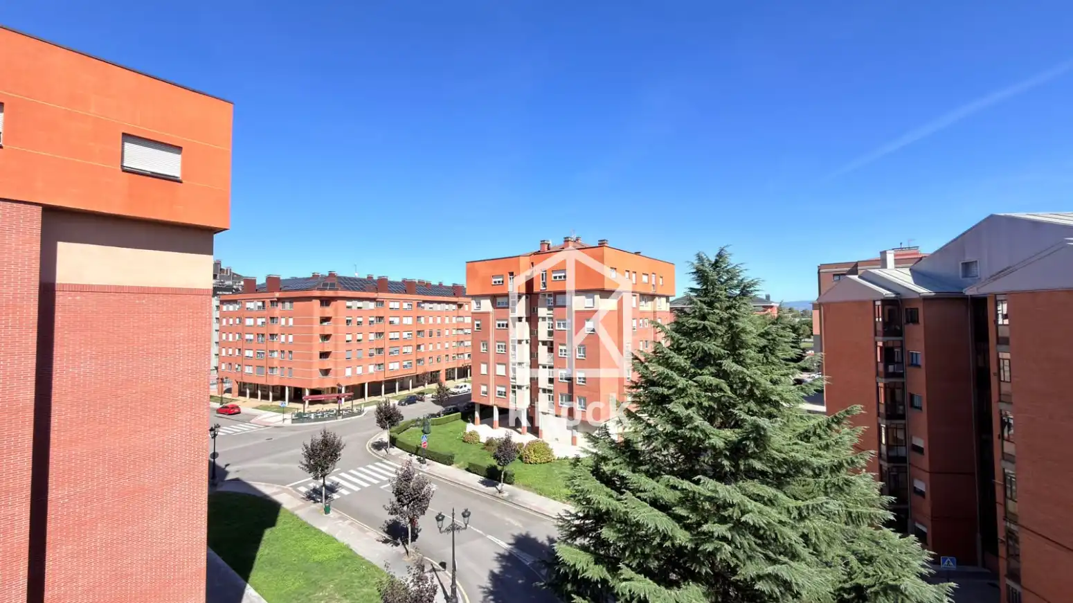 Vista exterior de Pis en venda en Oviedo  amb Calefacció, Traster i Balcó