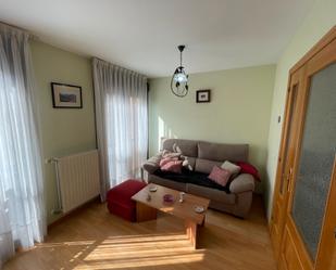 Sala d'estar de Apartament en venda en Onís amb Calefacció i Moblat