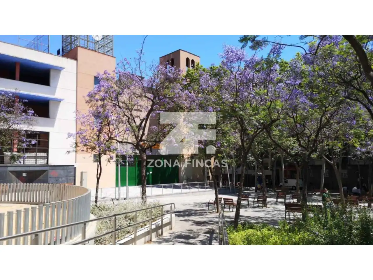 Vista exterior de Casa o xalet en venda en Santa Coloma de Gramenet amb Aire condicionat, Calefacció i Jardí privat