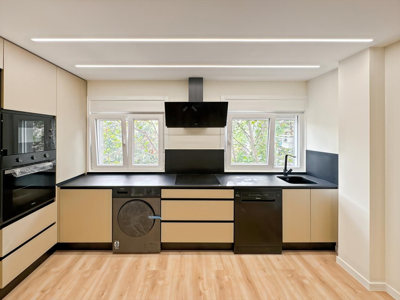Kitchen of Flat for sale in  Madrid Capital  with Heating and Storage room