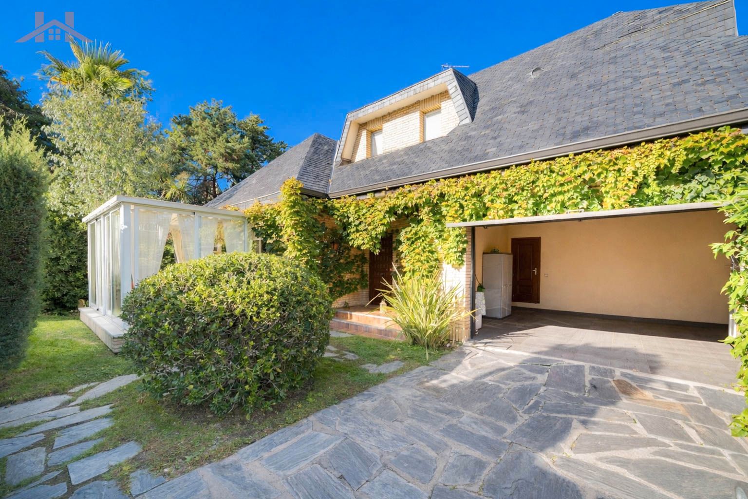 Vista exterior de Casa o xalet en venda en Boadilla del Monte amb Aire condicionat, Calefacció i Jardí privat