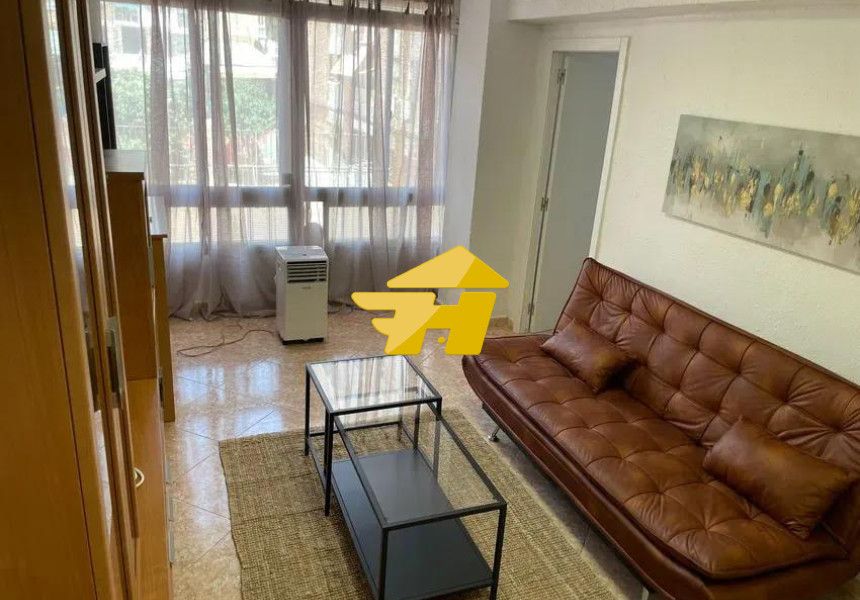 Flat to rent in Calle Segismundo Moret, Parque Victoria Eugenia