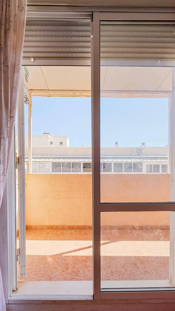Vista exterior de Àtic en venda en Torrevieja amb Terrassa i Piscina comunitària