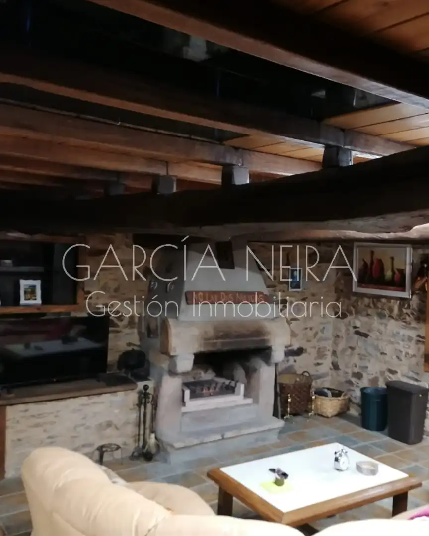 Finca rústica en venta en Baralla con Jardín privado, Parquet y Amueblado