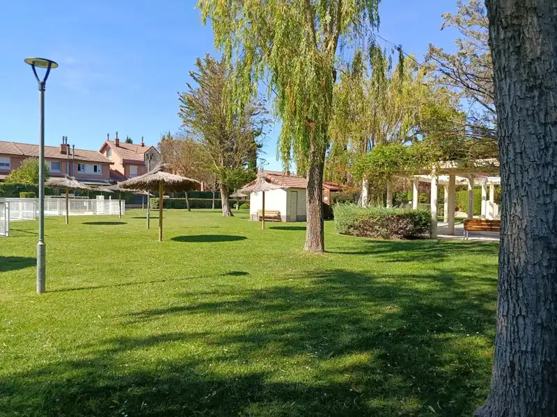 Semi-detached house with pool for sale in Simancas, imagen 95