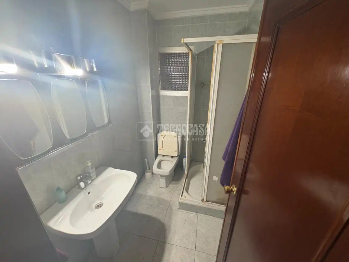 Badezimmer von Wohnung zum Verkauf in Burjassot
