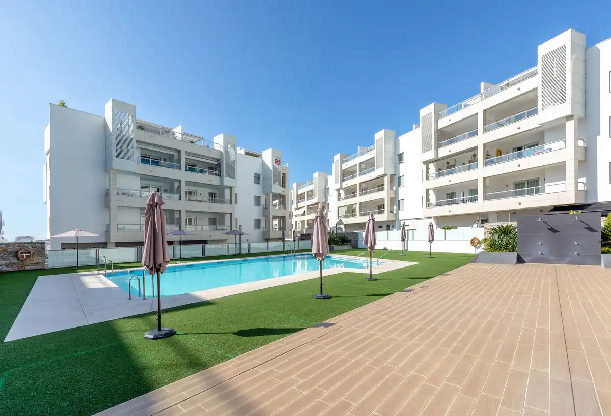 Vista exterior de Apartament en venda en Marbella amb Aire condicionat, Terrassa i Piscina comunitària