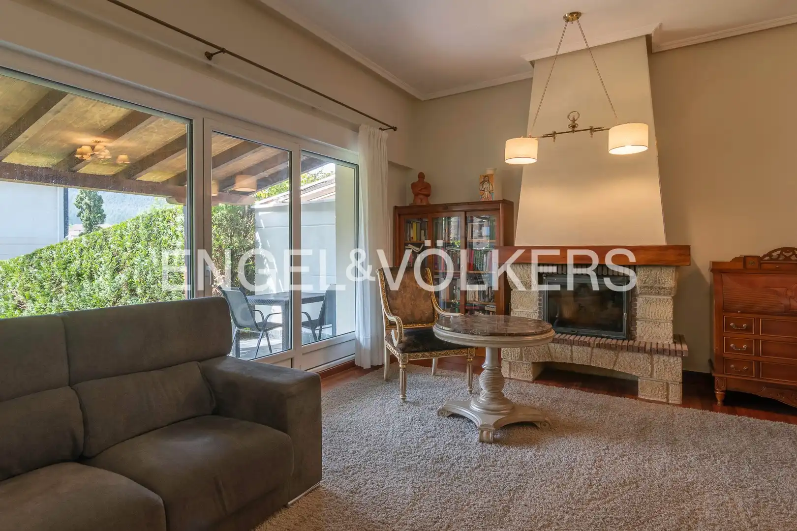 Außenansicht von Einfamilien-Reihenhaus zum Verkauf in Gamiz-Fika mit Heizung, Privatgarten und Terrasse