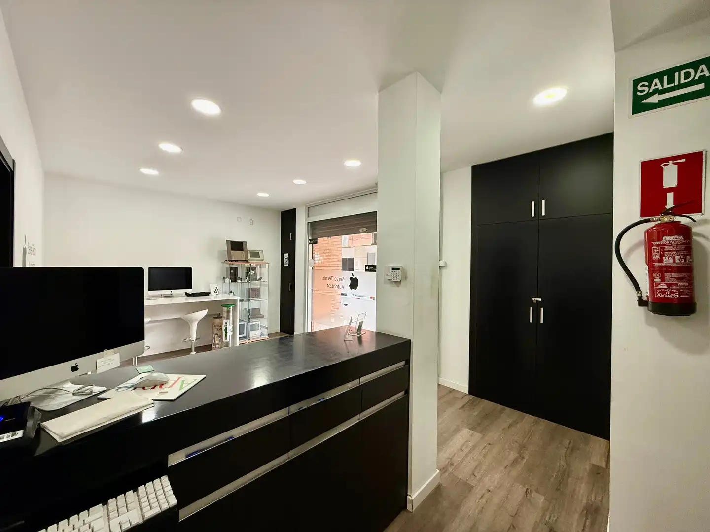 Cocina de Local en venta en Cornellà de Llobregat