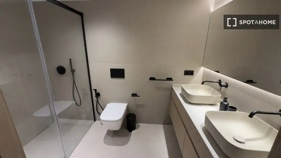 Badezimmer von Wohnungen zur untervermieten in Alicante / Alacant mit Klimaanlage, Terrasse und Möbliert
