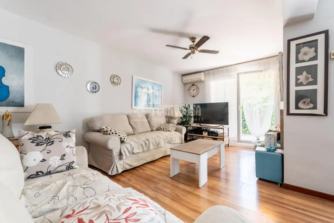 Sala de estar de Casa adosada en venta en Las Rozas de Madrid con Aire acondicionado, Calefacción y Terraza
