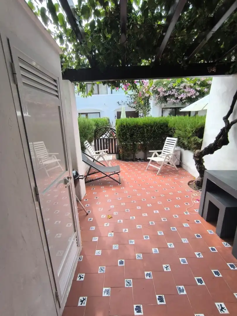Terraza de Estudio de alquiler en Estepona con Aire acondicionado, Calefacción y Jardín privado