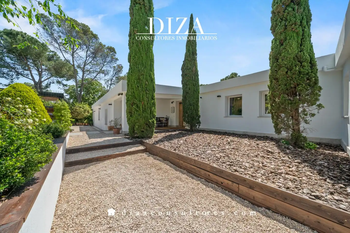 Vista exterior de Casa o xalet en venda en Pozuelo de Alarcón amb Aire condicionat, Calefacció i Jardí privat