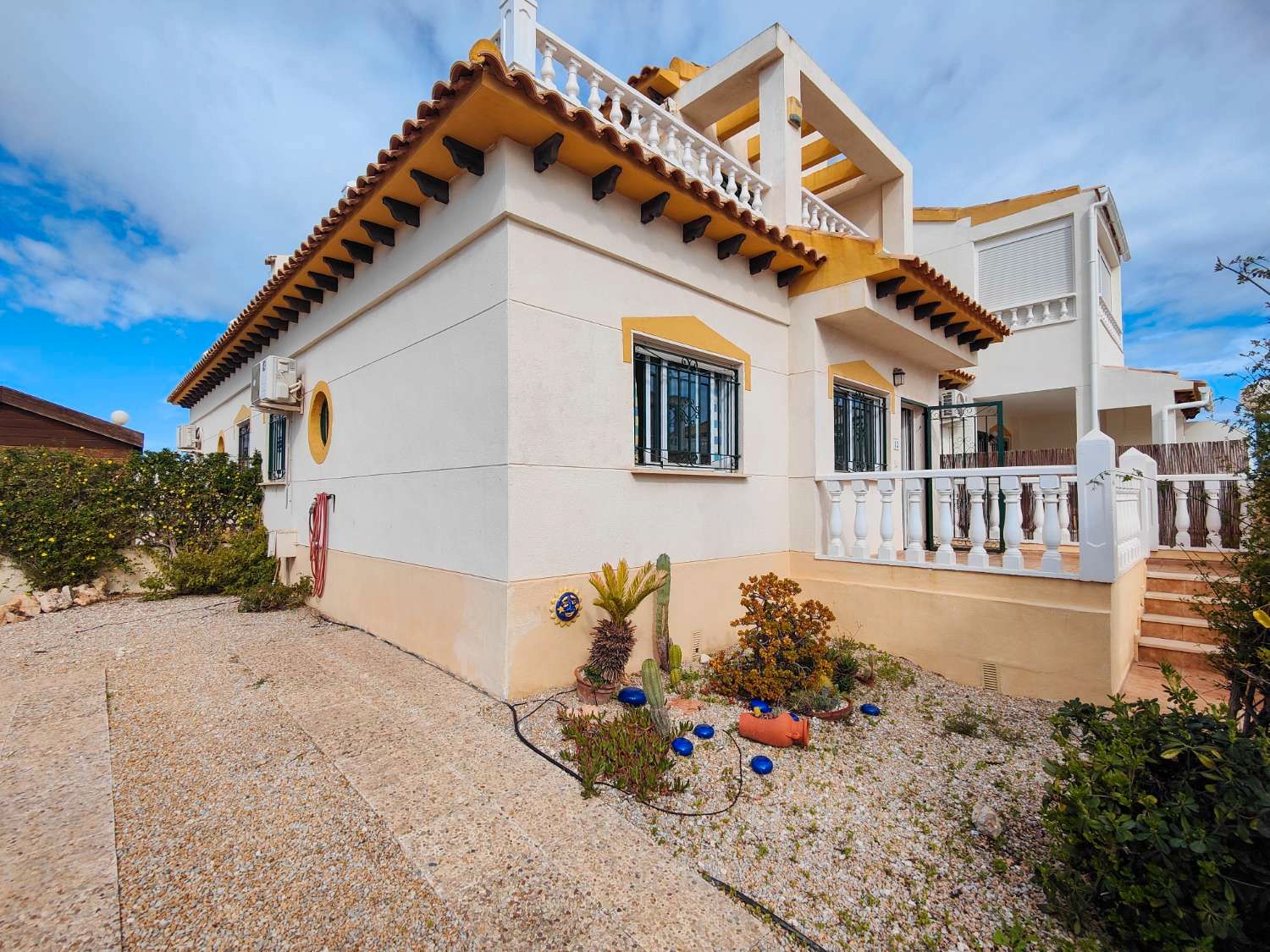 Vista exterior de Casa o chalet en venta en Orihuela con Aire acondicionado, Calefacción y Terraza