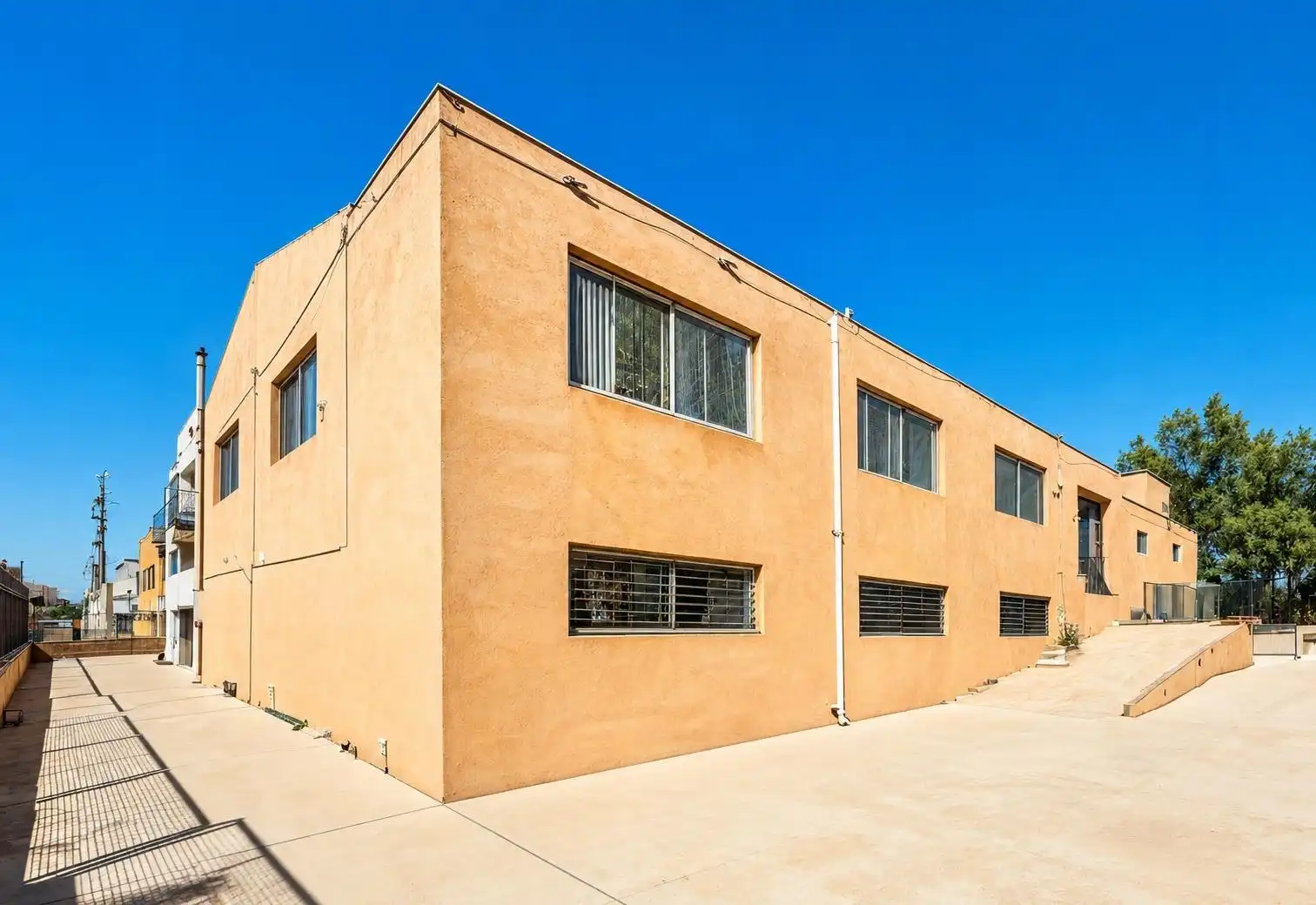 Exterior view of Industrial buildings for sale in Almansa