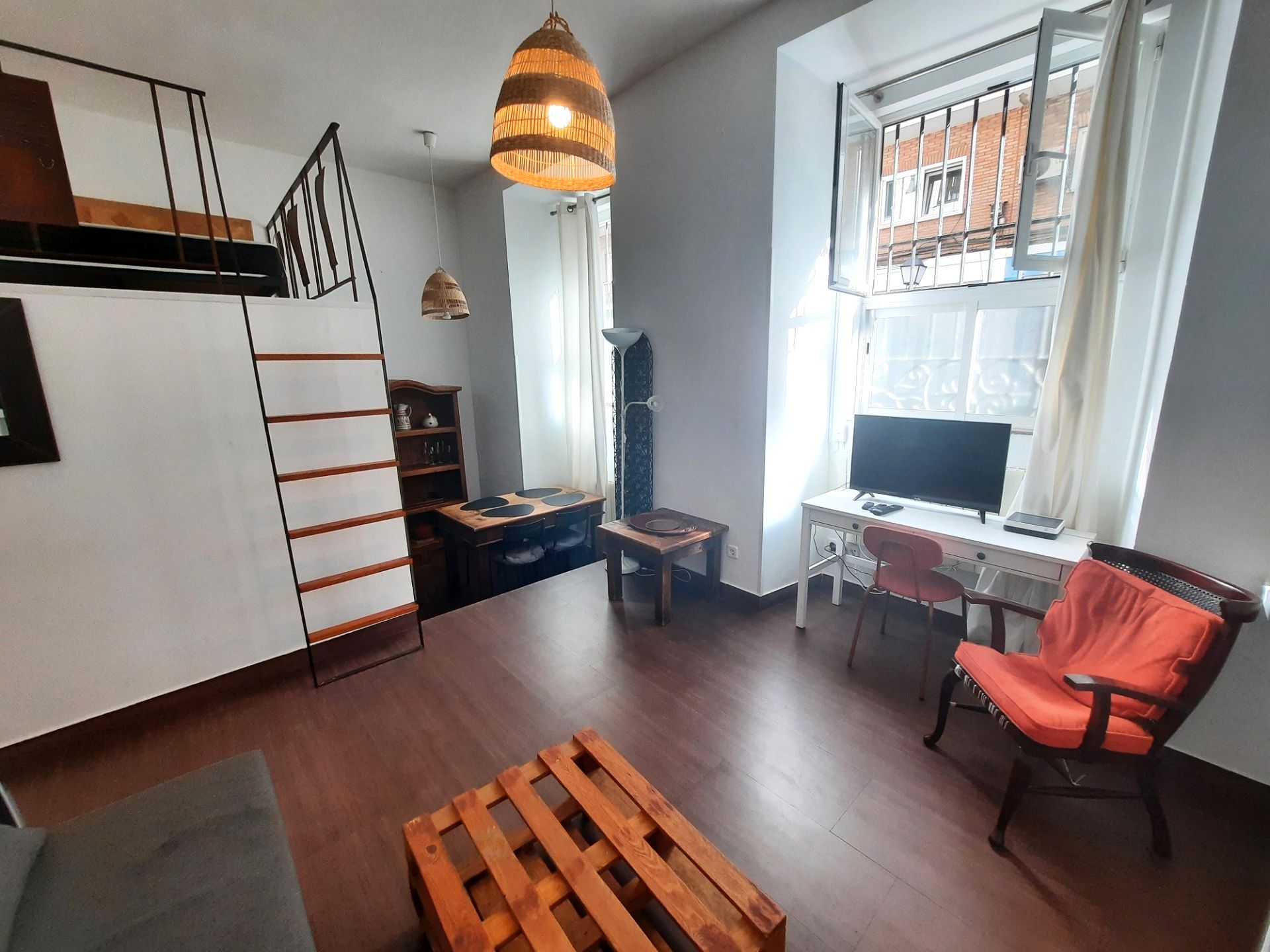 Living room of Apartment for sale in  Madrid Capital  with Heating, Furnished and Oven
