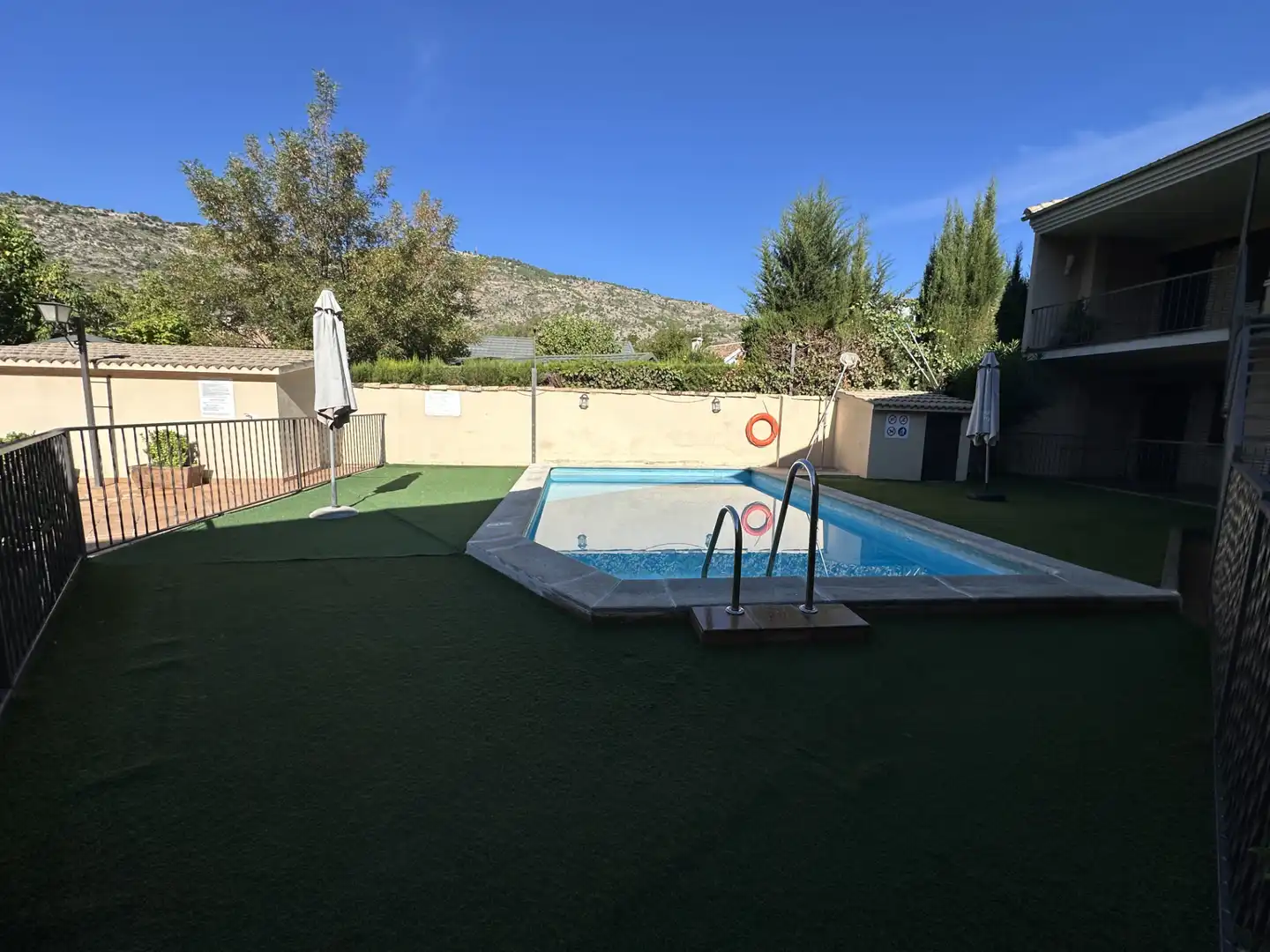 Piscina de Pis en venda en La Iruela amb Aire condicionat, Traster i Piscina comunitària