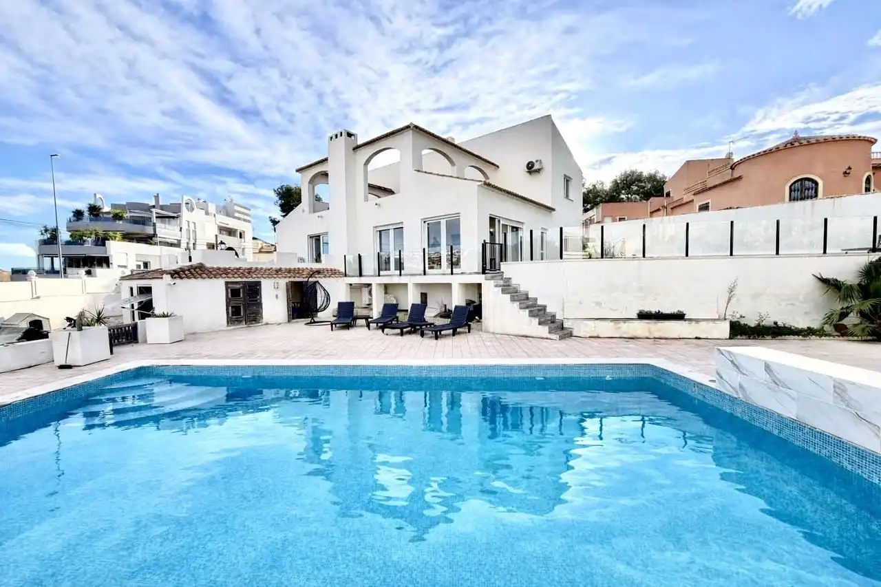 Detached house with pool for sale in Calle Calle Tramontana, imagen 4