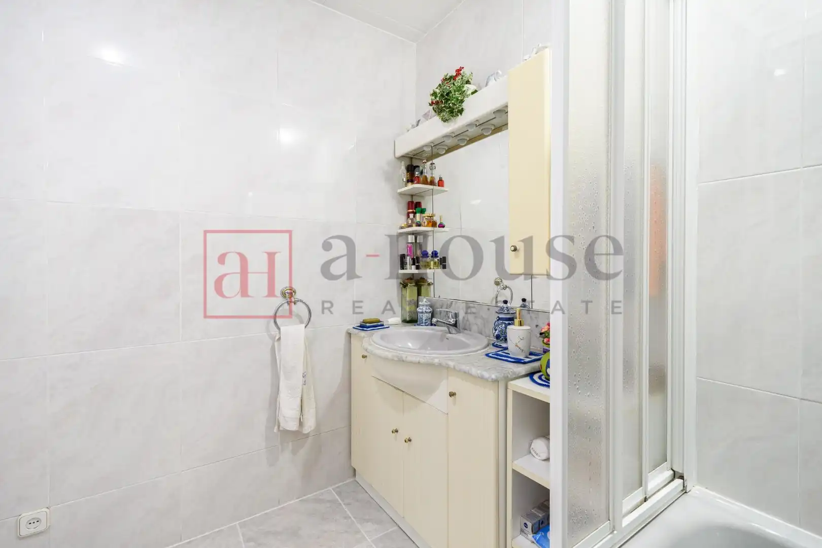 Baño de Piso en venta en Barcelona con Terraza, Amueblado y Balcón