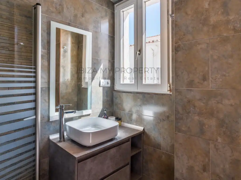 Badezimmer von Wohnungen zum Verkauf in Eivissa mit Klimaanlage, Möbliert und Ofen