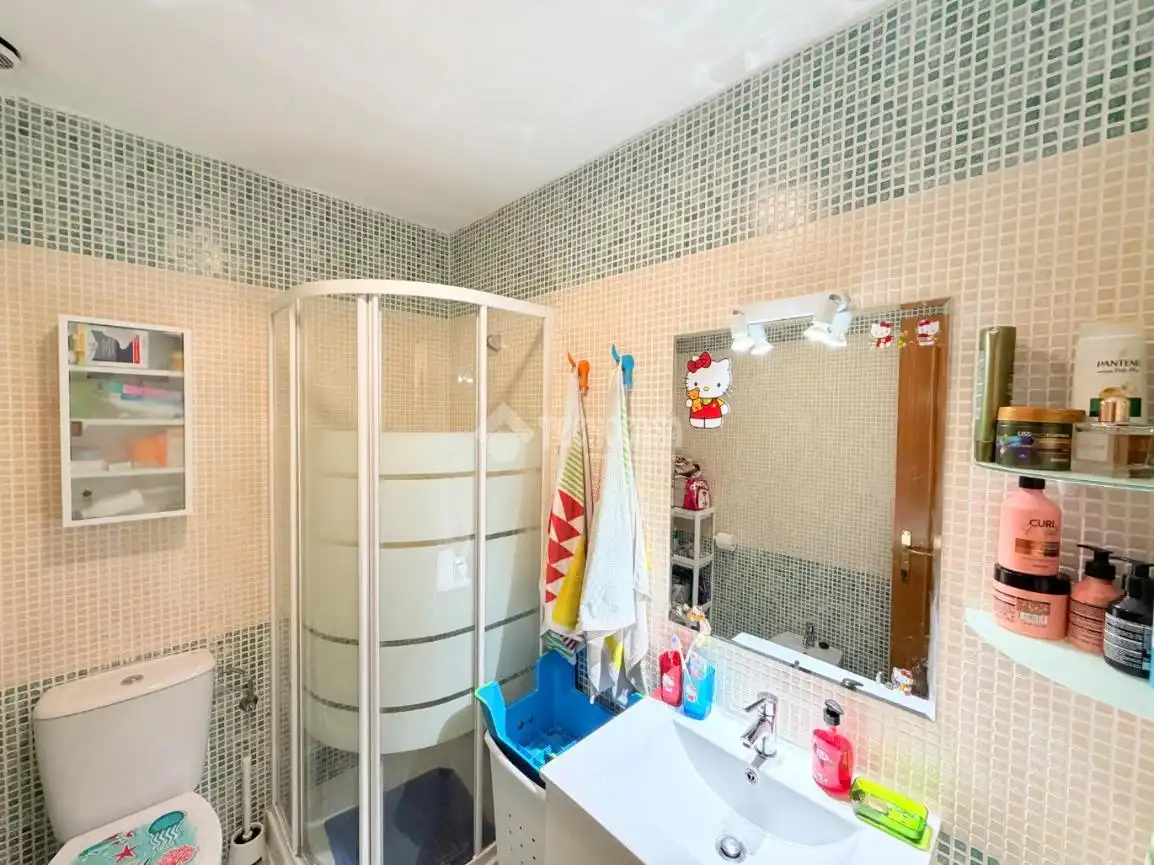 Baño de Casa adosada en venta en Hontanares de Eresma con Calefacción