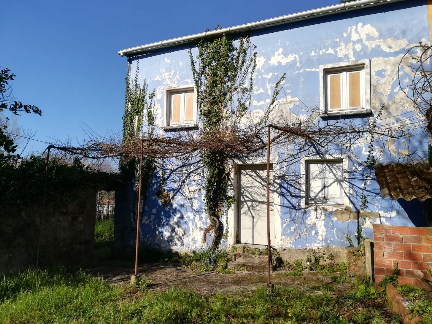 Vista exterior de Casa adosada en venda en Ferrol amb Jardí privat i Traster