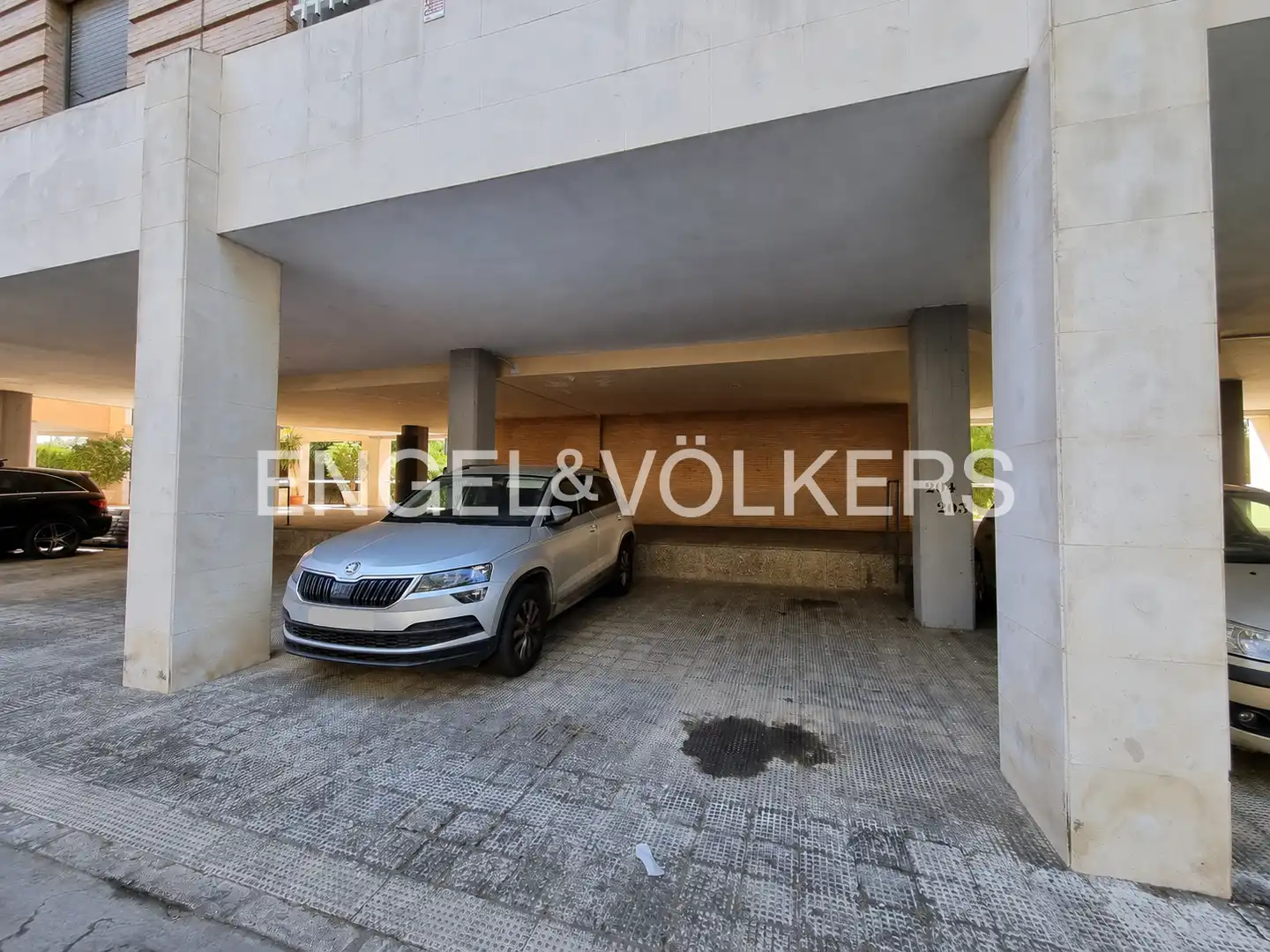 Parking de Piso de alquiler en Sevilla con Aire acondicionado, Calefacción y Terraza