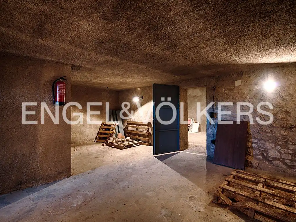 Casa rústica amb terrassa en venda a Cabanelles, imagen 31