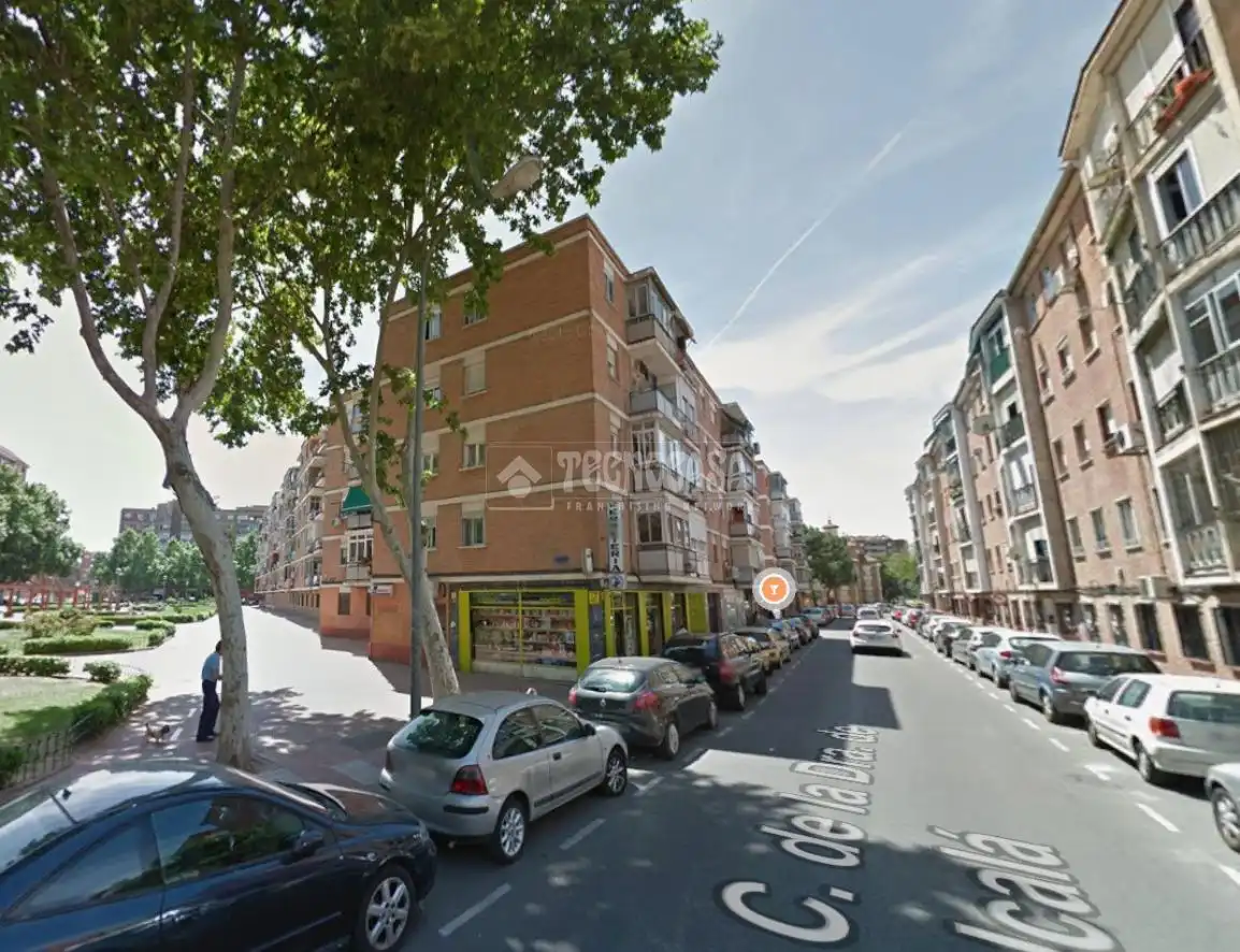 Vista exterior de Piso en venta en Alcalá de Henares con Terraza