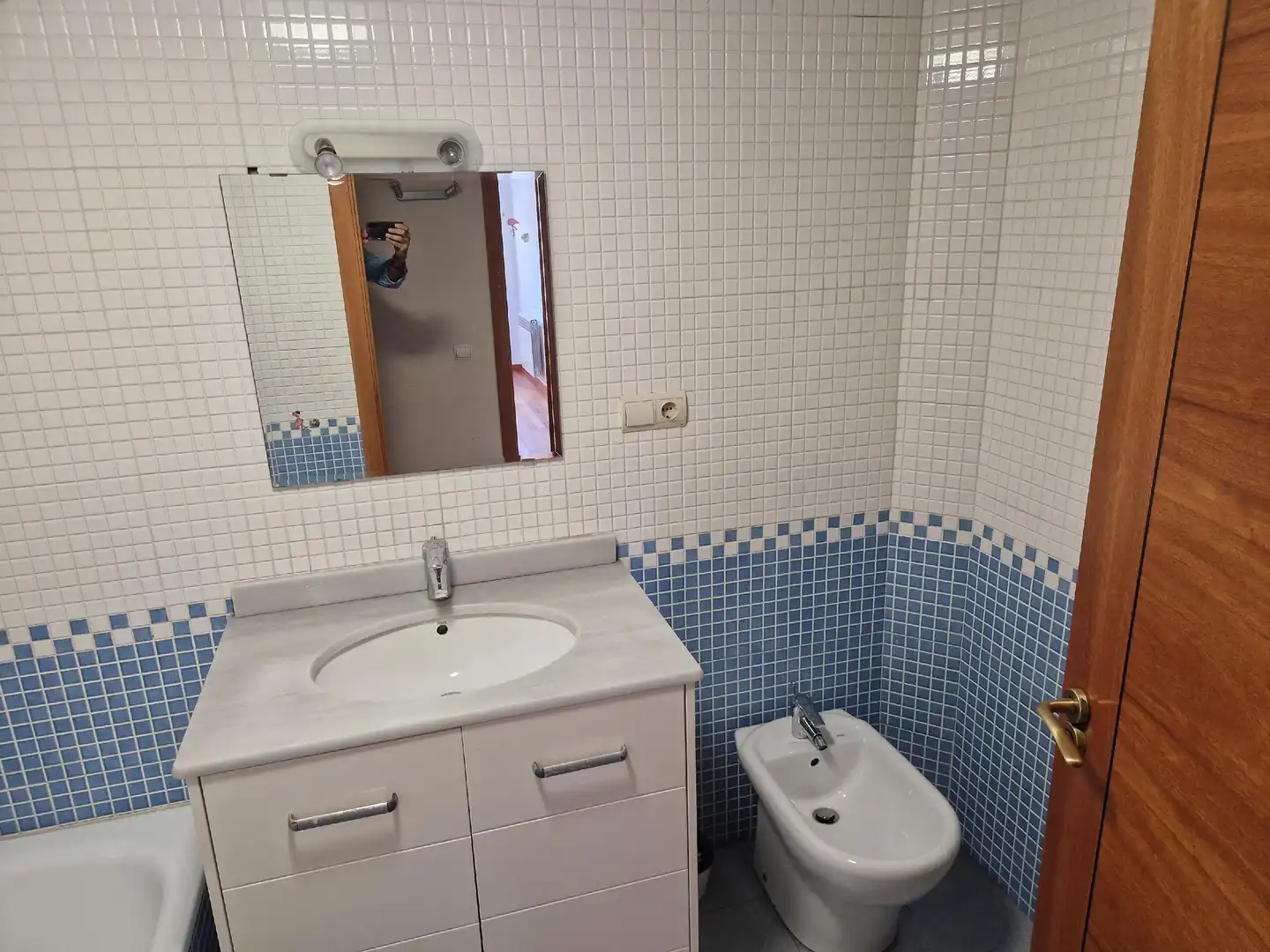 Bathroom of Flat for sale in Lleida  with Air Conditioner, Heating and Terrace