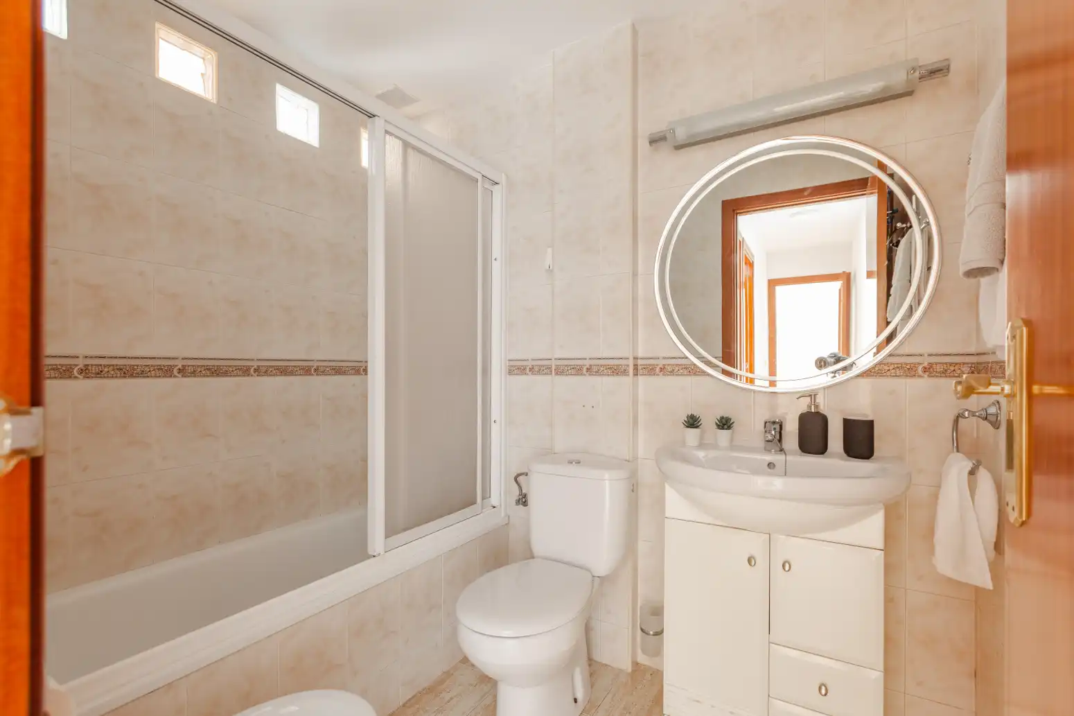 Bathroom of Flat for sale in  Pamplona / Iruña  with Heating, Terrace and Storage room