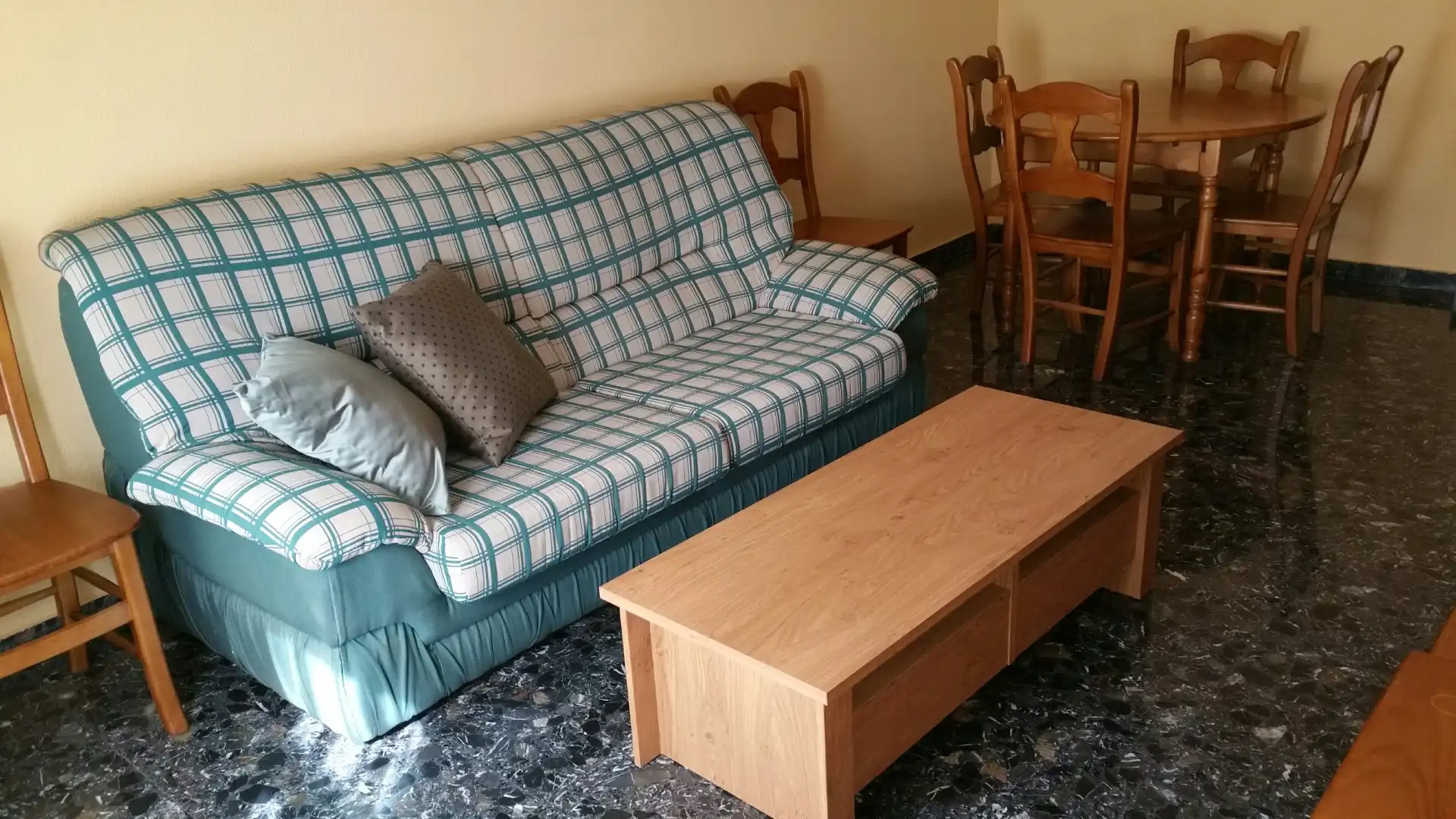 Sala de estar de Apartamento de alquiler en Albacete con Calefacción y Amueblado
