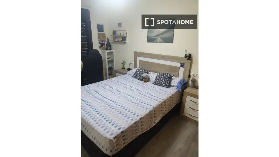 Habitación de Apartamento para compartir en Vélez-Málaga con Aire acondicionado, Terraza y Amueblado