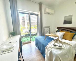 Dormitori de Apartament per a compartir en  Madrid Capital amb Moblat, Forn i Rentadora