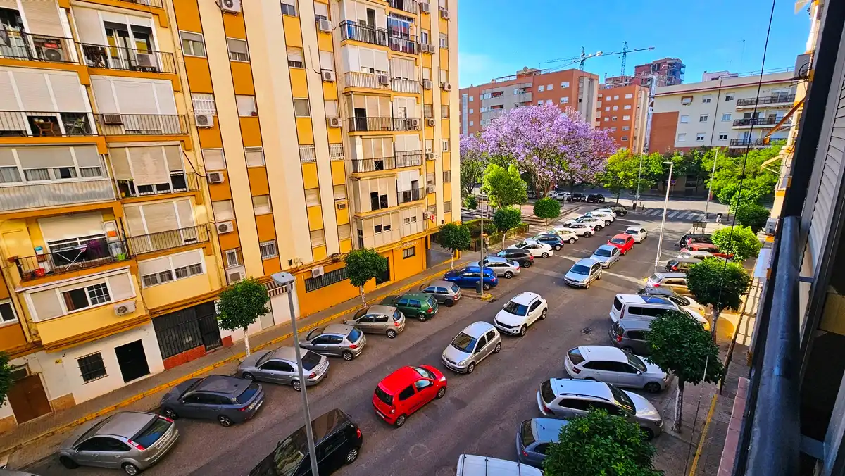Exterior view of Flat for sale in Sevilla  with Air Conditioner, Terrace and Balcony