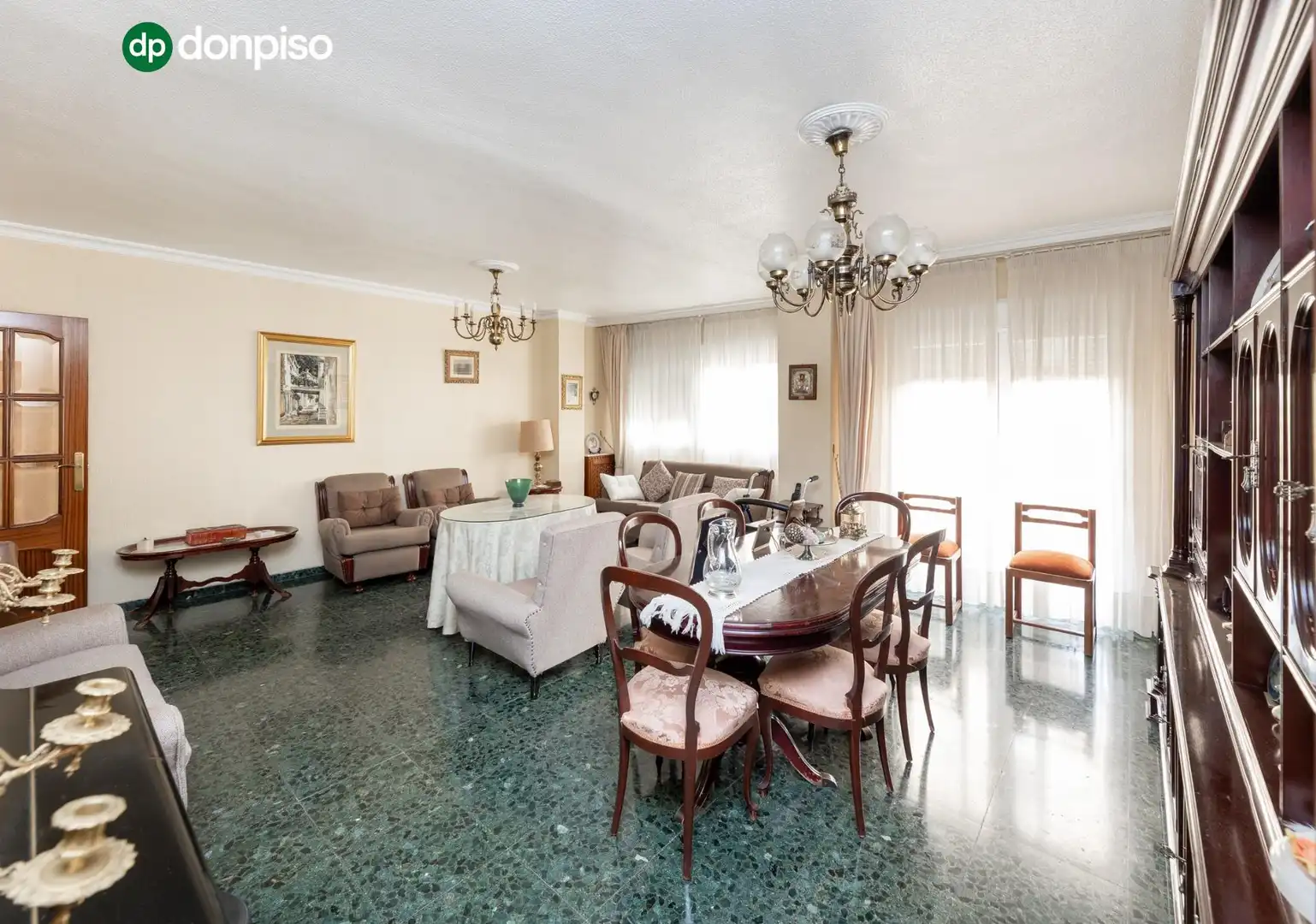 Comedor de Piso en venta en Granada con Terraza, Trastero y Balcón