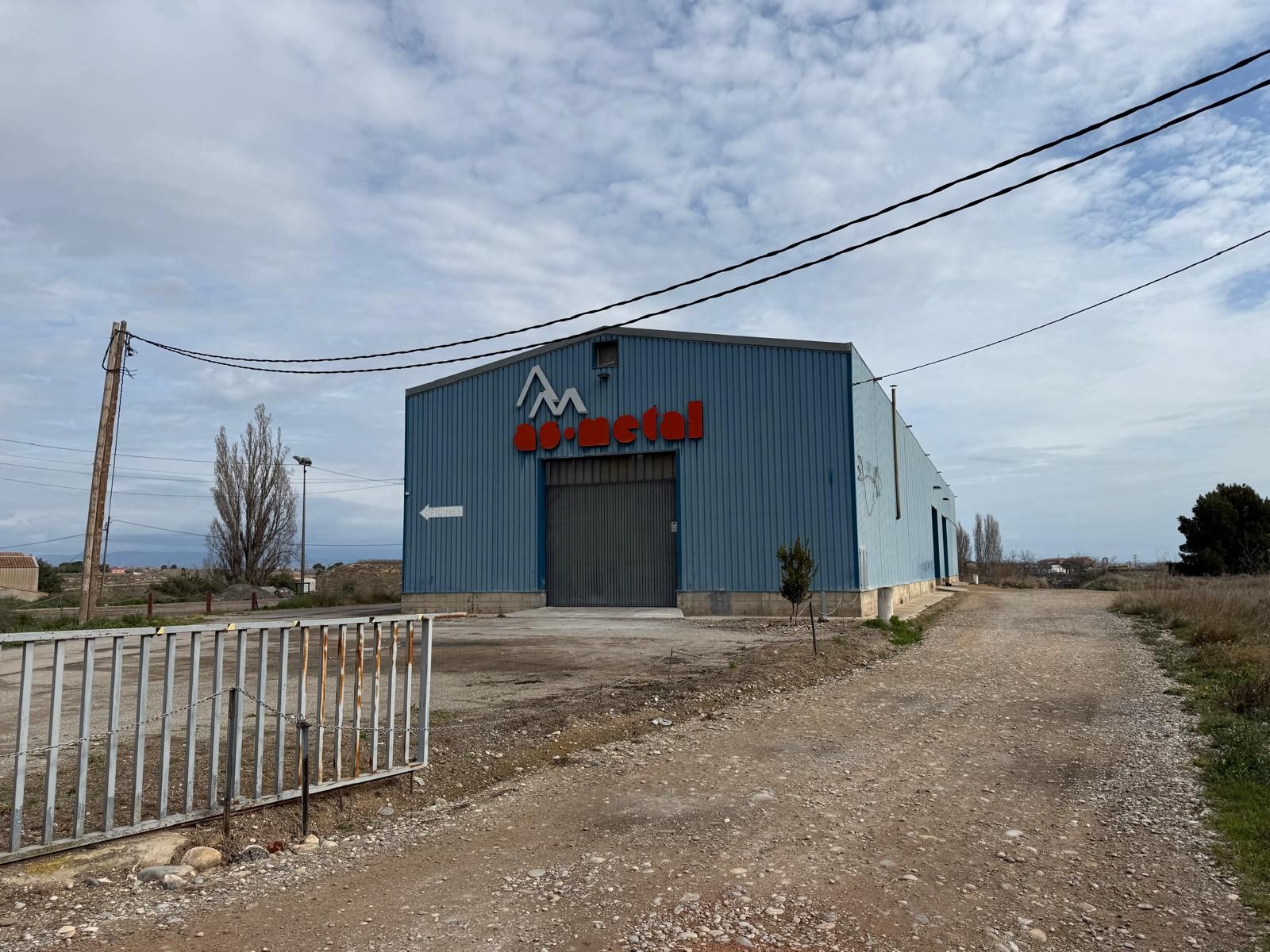 Vista exterior de Nau industrial en venda en  Lleida Capital amb Calefacció i Alarma