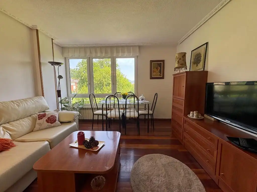Wohnzimmer von Wohnung zum Verkauf in Los Corrales de Buelna  mit Heizung, Parkett und Terrasse