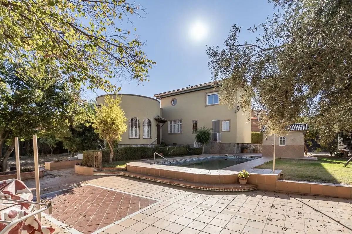 Vista exterior de Casa o xalet en venda en Las Gabias amb Calefacció, Jardí privat i Terrassa