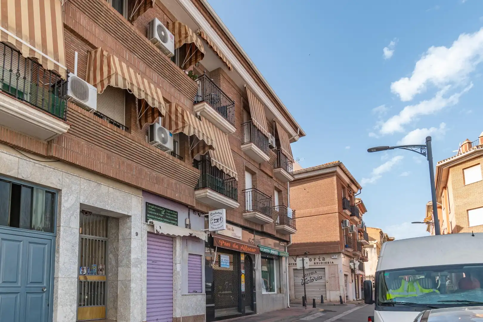 Außenansicht von Wohnung zum Verkauf in Armilla mit Klimaanlage, Heizung und Terrasse