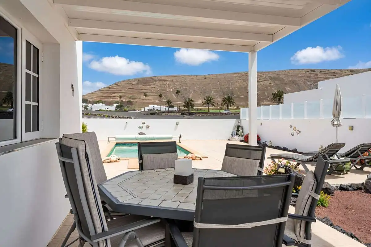 Terrassa de Casa o xalet en venda en Yaiza amb Traster, Piscina i Moblat