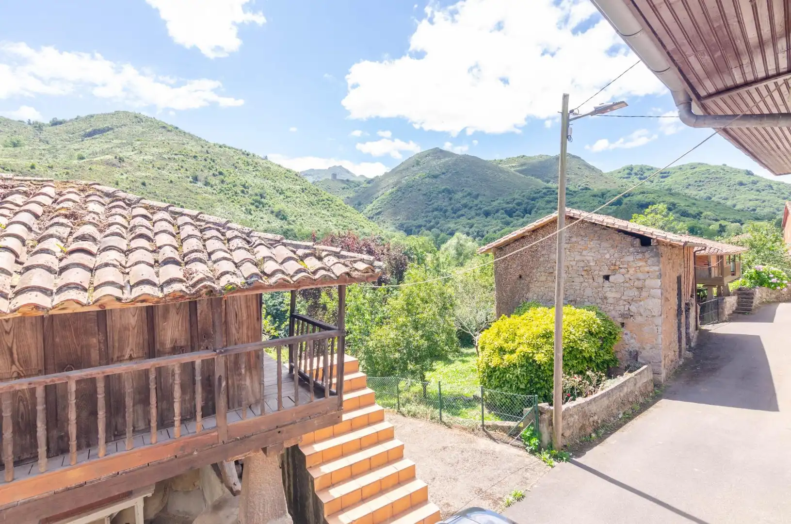 Vista exterior de Casa o xalet en venda en Ribera de Arriba amb Calefacció, Jardí privat i Terrassa