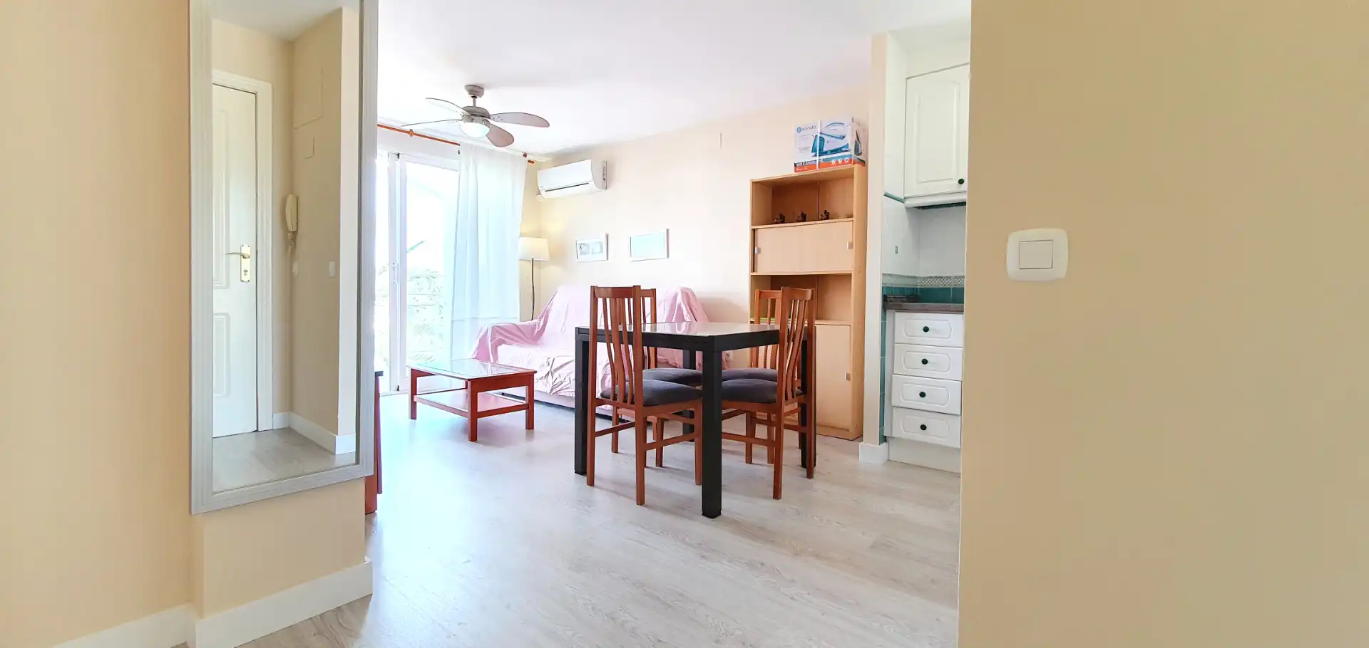 Habitación de Apartamento de alquiler en Dénia con Aire acondicionado, Calefacción y Terraza