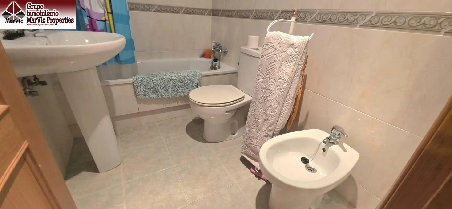 Bathroom of Flat for sale in Benidorm  with Terrace and Community pool