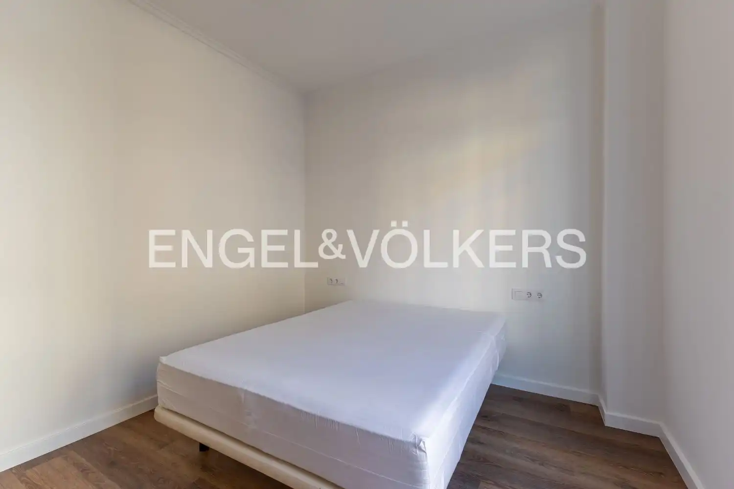 Wohnung zur Miete in Carrer del Pintor Salvador Abril, Russafa