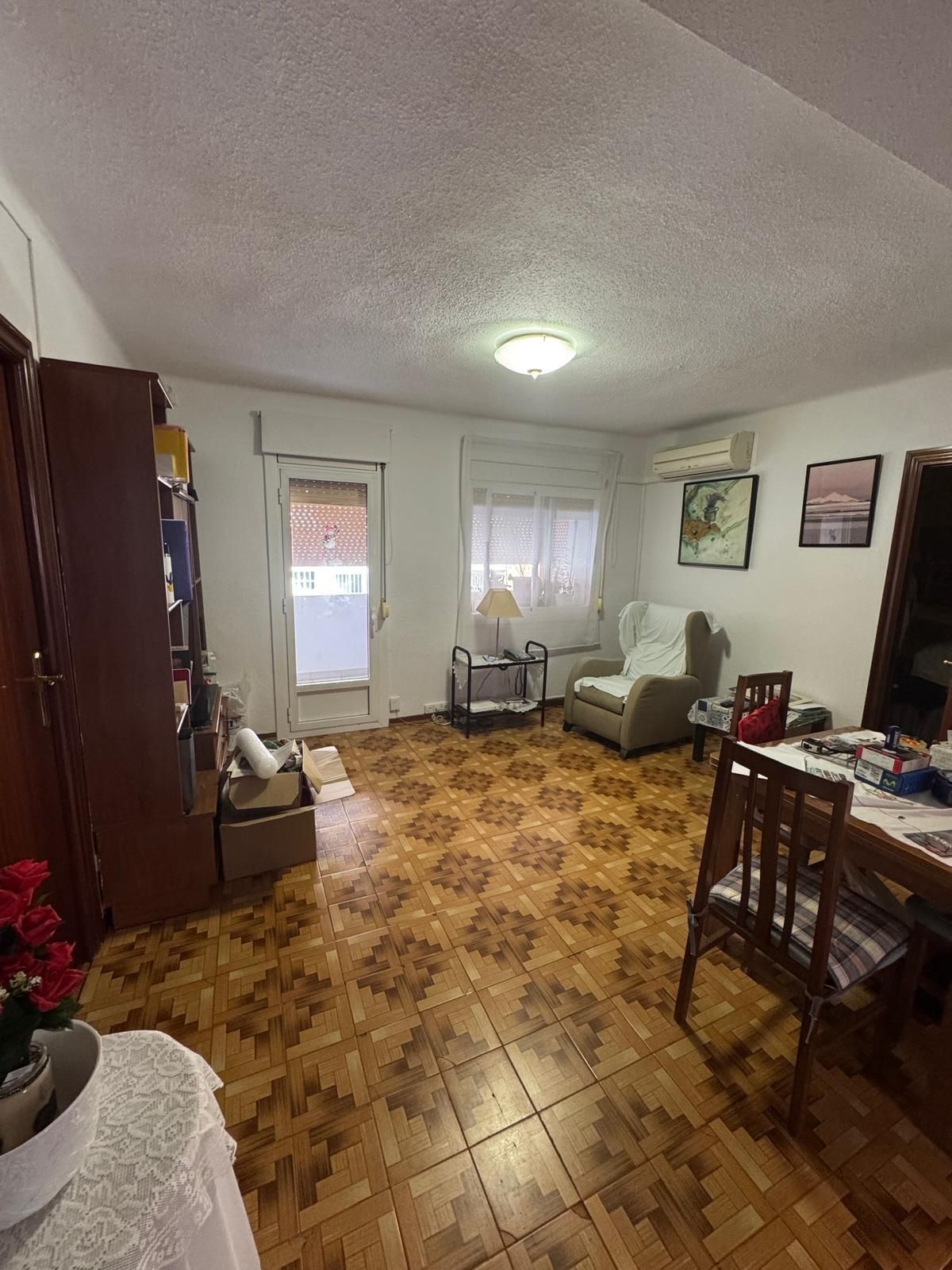Sala d'estar de Pis en venda en Cornellà de Llobregat amb Aire condicionat i Balcó
