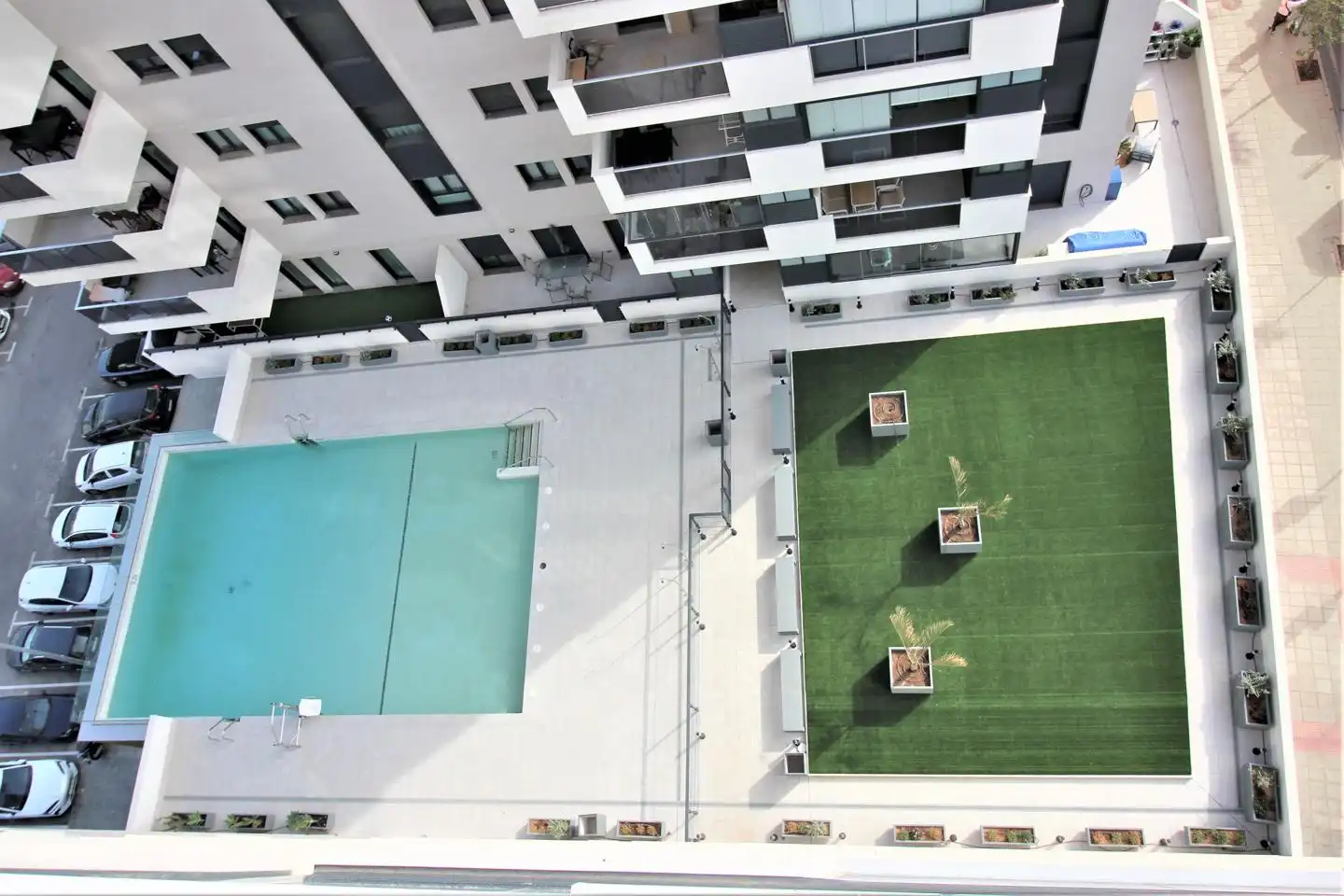 Piscina de Piso de alquiler en  Almería Capital con Aire acondicionado, Jardín privado y Terraza